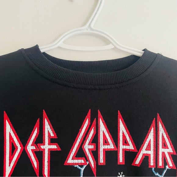 DEF LEPPARD NWT Crewneck Sweater - Picture 4 of 11